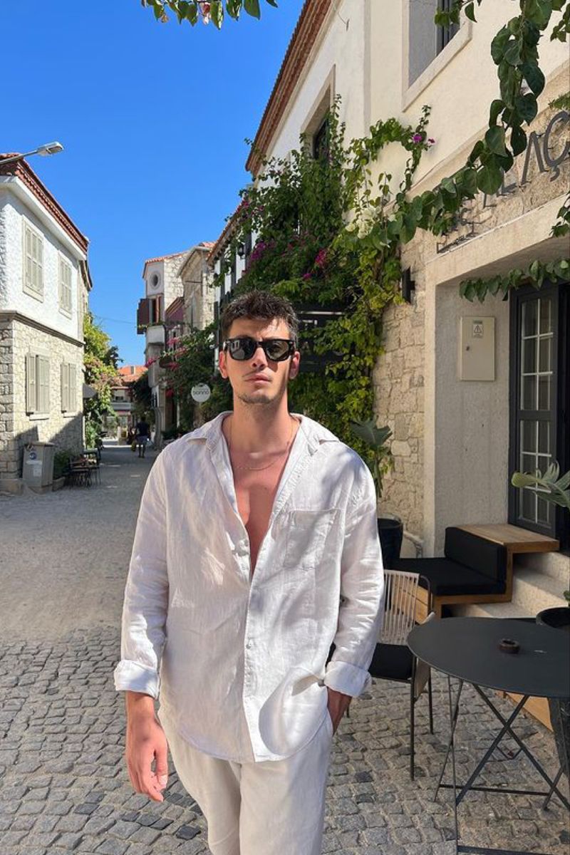 Customer wearing the ORVAN linen shirt